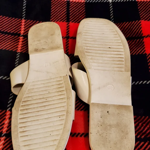 Rachel Zoe white slip on sandals. Size 9.5 - Picture 4 of 5